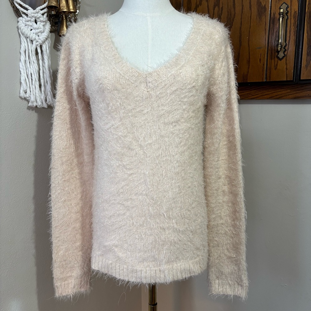 Capezio Soft Fuzzy V-Neck Long Sleeve Sweater Size Small Balletcore Pullover